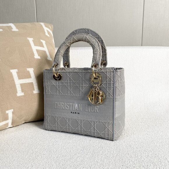 Dior Women Pre-Loved Bag Very Good Condition - Picture 4 of 9